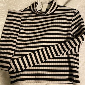 H&M womens/teens cropped long sleeve
